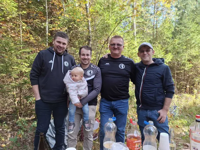 Der Bürgermeister (zweiter von links) war auch mit wandern. | Foto: Marie Gartner
