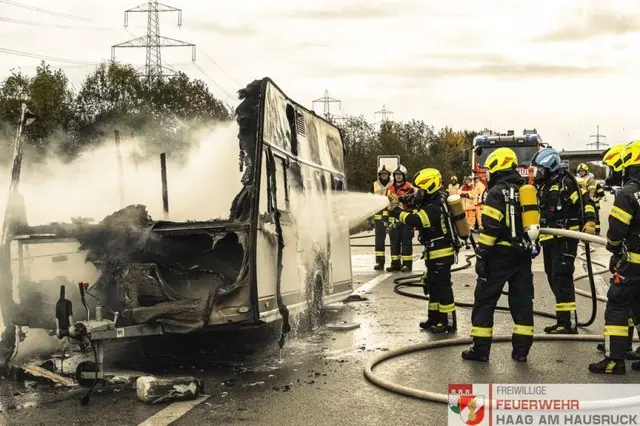 Die Feuerwehren Haag am Hausruck und Rottenbach löschten den Brand. | Foto: FF Haag am Hausruck