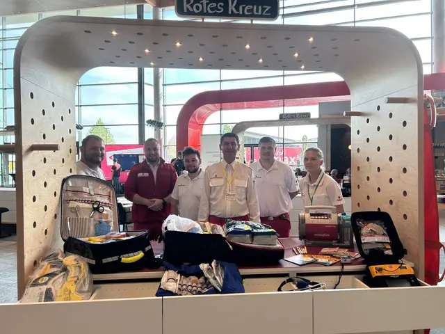 Die Profis vom Roten Kreuz zeigten bei den Gesundheitstagen im Welser max.center, was sie können und wie man als Ersthelfer Leben retten kann.