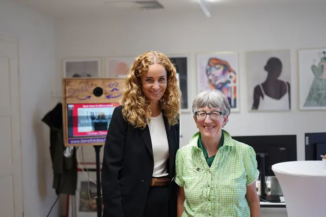 LR Eva Pawlata begrüßte Besucherinnen in ihrem Büro im Landhaus.
 | Foto: © Land Tirol/Paulus