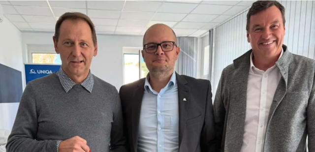 Uniqa-Regionalmanager Gilbert Kropf mit Kurt Christoph und Jochen Bocksruker | Foto: Stadtgemeinde Bärnbach