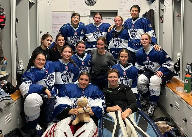 Die Ice Cats waren nach dem 2:0-Sieg gegen Budapest in Feierlaune.  | Foto: Linz AG Ice Cats