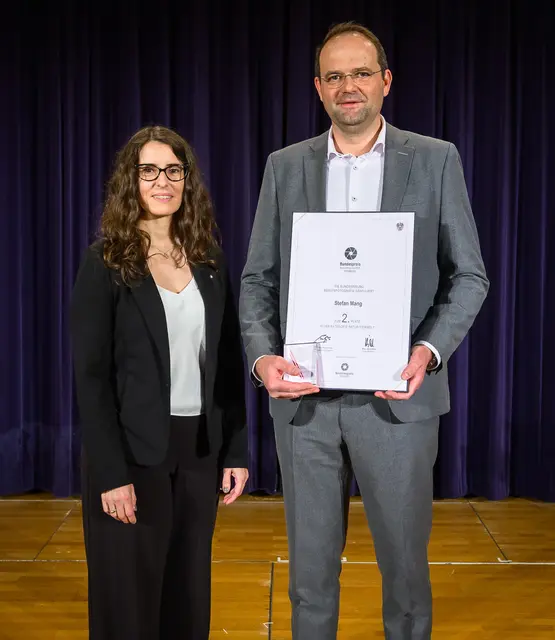 Stefan Mang mit Eva Kelety, Bundesinnungsmeisterin der Berufsfotografie.  | Foto: Marko Kovič