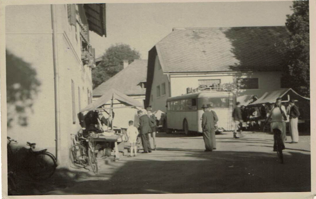 Die Ansichtskarte zeigt den Treffner Kirchtag vor fast 80 Jahren – ein Fest, das damals wie heute zu den Höhepunkten im Gemeindeleben zählt.
 | Foto: Sammlung Pernull Gernot