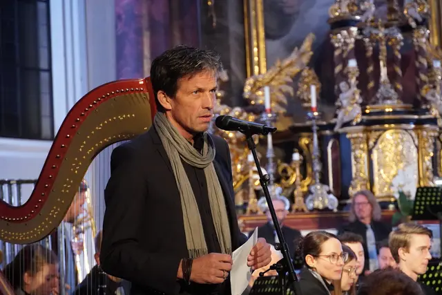 Martin Ferdiny führte als Moderator durch den Abend. | Foto: Johannes Brandner