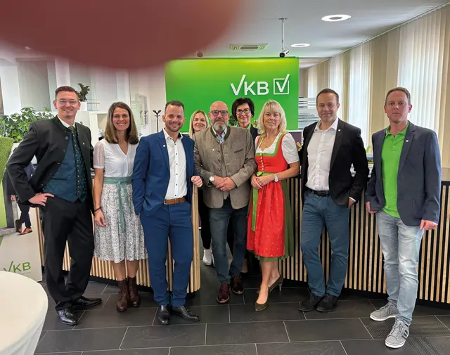 Das Team der VKB Enns verwöhnte die Kunden mit regionalen Schmankerln. 