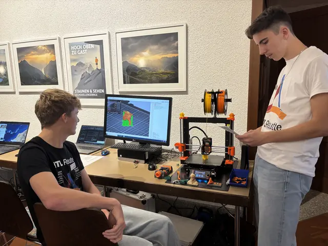 Hier wird gerade ein "Baby-Yoda" gedruckt. | Foto: Evelyn Hartman/MeinBezirk