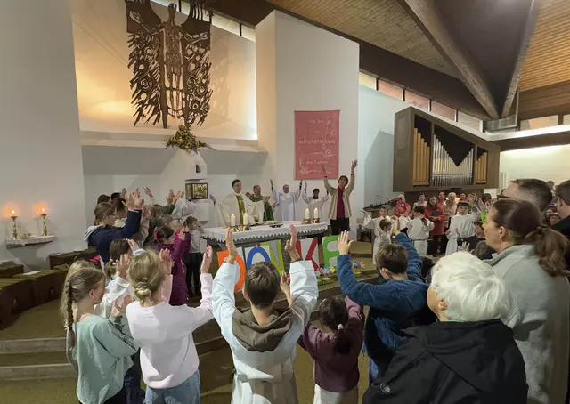 Das Jubiläum „50 Jahre Auferstehungskirche“ wurde mit einer Festmesse gefeiert. | Foto: MG Telfs/Dietrich
