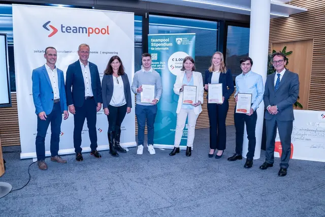 Von links: Nikolaus Augsten, Ewald Ottradovetz (GF teampool), Jutta Horejs-Höck, Manuel Lankes, Anna Bolotina, Yvonne Holzer, Filip Kipman und Bernhard Fügenschuh. | Foto: Universität Salzburg