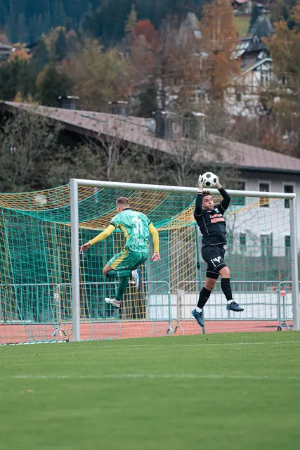 Die Kitzbüheler brachten das "Runde" nicht ins Netz. | Foto: photographybyisabella