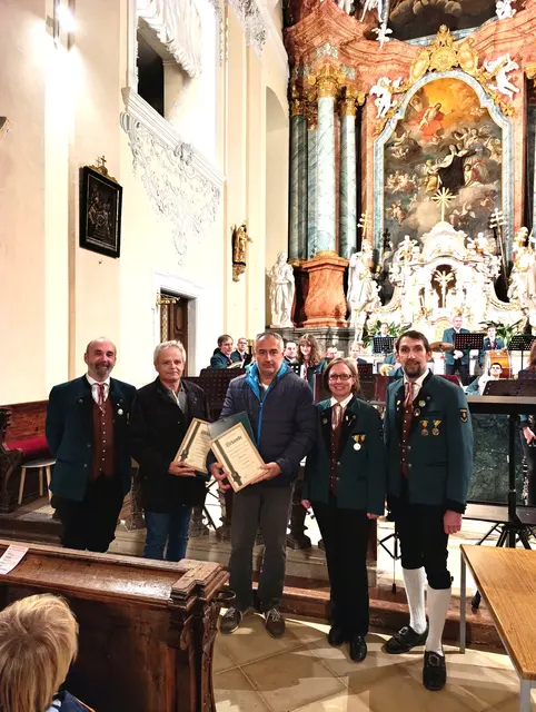 Kapellmeister Herbert Kandler, Ehrenmitglied Helmut Mallin, Ehrenmitglied Franz Toifl, Obmann Stv. Christine Filipp, Obmann Georg Pochop
 | Foto: MV Hochleithen