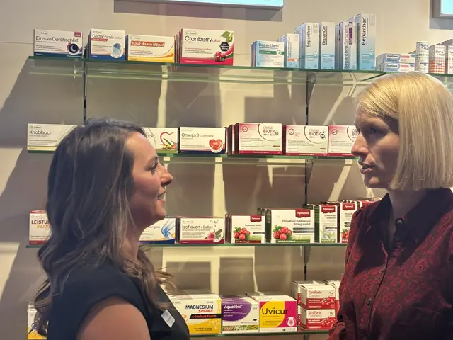 Ein wichtiger Teil ist die realistisch gestaltete Schauapotheke, in der Abläufe und der Umgang mit digitalen Verfahren simuliert werden können. | Foto: MeinBezirk
