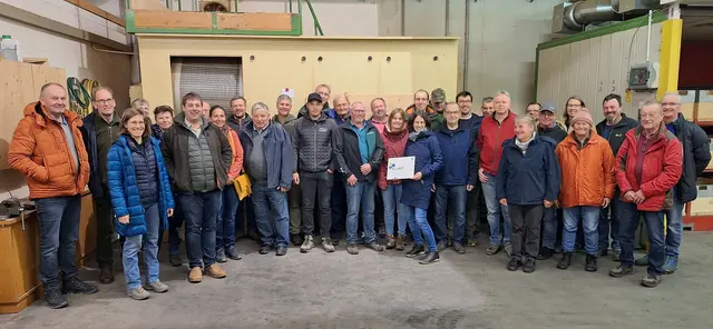 Rund 30 Waldbesitzerinnen und -besitzer sowie Interessierte erhielten bei der KLAR!-Exkursion in der Klenge Einblicke in die Saatgutaufbereitung. | Foto: KLAR!