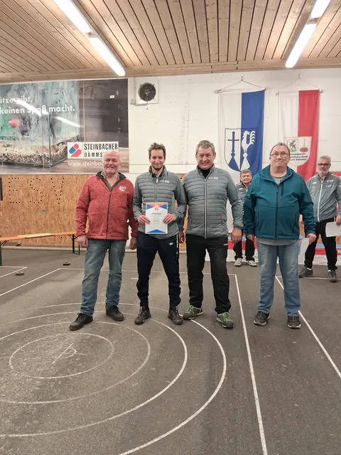 Die Koasa Cup Herren Duo Sieger 2025.
Markus Fasching und Franz Noichl EV St. Ulrich am Pillersee, mit den Offiziellen Toni Oberleitner und Andi Aberger. | Foto: Brigitte Müller, Michael Novak, Anton Inwinkl
