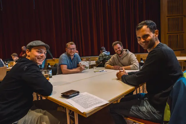 Mit bester Stimmung und höchster Konzentration spielten die Oarschbaggn gegen Joe und Max | Foto: Pernsteiner