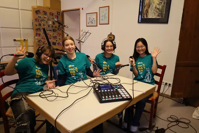 Eine Gruppe setzte sich mit dem Medium Radio auseinander. | Foto: Carina Derflinger