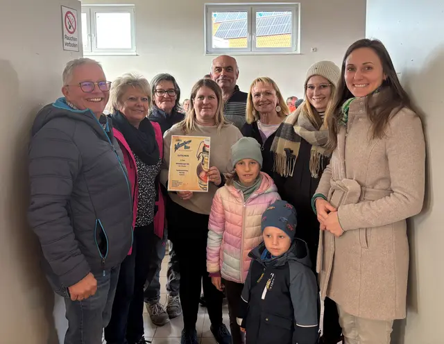 Bei der Siegerehrung: Hermann Lauter, Aloisia Mlejnek, Sabine Bauer, Robert Hirsch, Sylvana Weiss, Johanna Redl, Leo Holas, Anette Töpfl, Susanne Österreicher und Viktoria Hutter | Foto: ÖVP Vitis