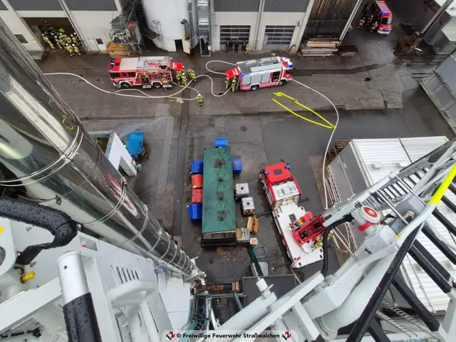 Wie die Freiwillige Feuerwehr berichtet, konnte am Einsatzort schnell eruiert werden, dass es sich um einen Brand in einer Filteranlage handelte. | Foto: VI Jakob Hohmann, LAWZ-eb