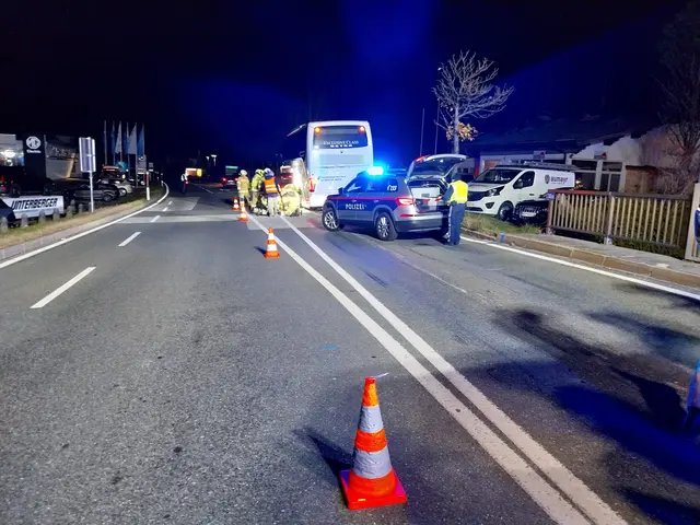 Der Buslenker konnte den Bus glücklicherweise kontrolliert zum Stillstand bringen. | Foto: ZOOM.Tirol
