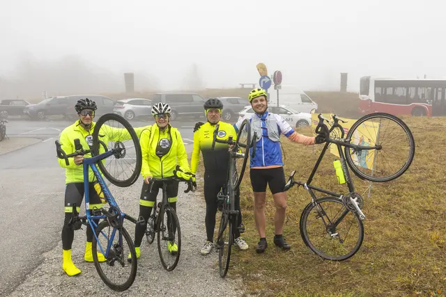 Rund 300 wetterfeste Teilnehmerinnen und Teilnehmer machten sich am Nationalfeiertag im Rahmen der Initiative „Bewegte Stadt“ auf den Weg zur Expedition Gaisberg.
 | Foto: Stadt Salzburg/Wildbild/Rohrer