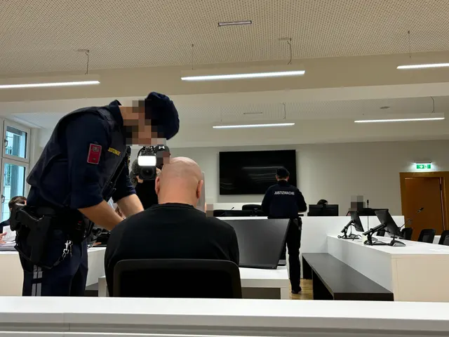 72-Jähriger im Dezember 2024 tot in seiner Wohnung aufgefunden: Am Montag musste sich ein 39-Jähriger wegen Mordes vor Gericht verantworten. | Foto: Ronja Reidinger/MeinBezirk