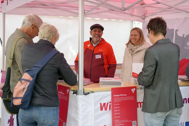 Auch der Euregio-Stand war im Mittelpunkt des BesucherInnen-Interesses.
 | Foto: © Land Tirol/Sidon