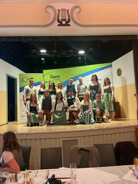 Die Landjugend Pettenbach freut sich über den Titel "aktivste Ortsgruppe" bei der Bezirksherbsttagung. | Foto: LJ Pettenbach