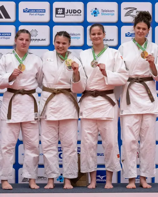Michalea Höllwart strahlt mit Gold. | Foto: Sanjindo/EJU