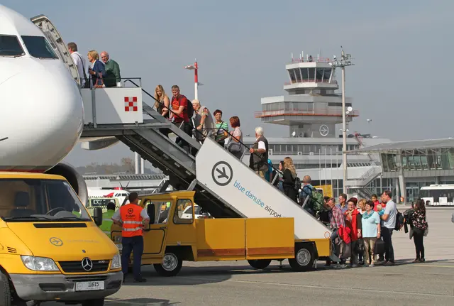 Politik und Wirtschaft arbeiten an der Zukunft des Linz Airport.  | Foto: Flughafen Linz GesmbH