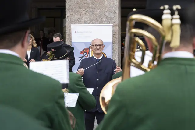 Dirigierte durch den Tag: LH Anton Mattle.
 | Foto: © Land Tirol/Die Fotografen