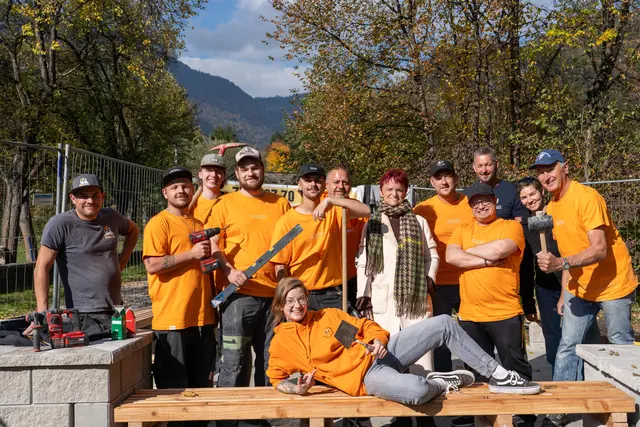 In Kramsach ist mit Unterstützung von Obi eine neue Feuerstelle als offener Treffpunkt für die Gemeinde entstanden.   | Foto: Obi