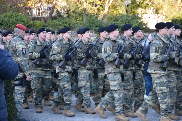 Rund 70 Rekrutinnen und Rekruten legten ihr Treuegelöbnis ab. | Foto: Alexandra Goll