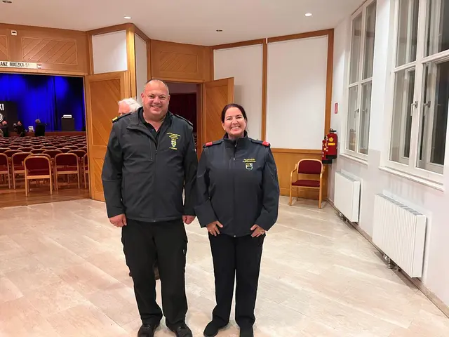 Die FF Purkersdorf sorgt in Person von Roman Brunner und Andrea Brunner für die Brandschutzwache | Foto: Bernd Dorner