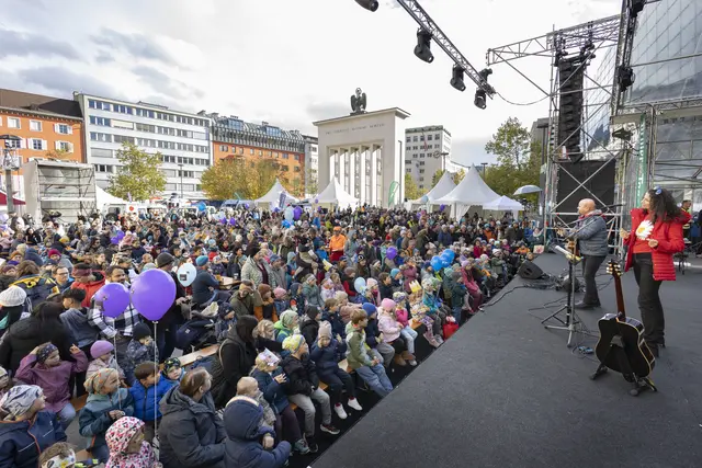 Bluatschink auf der Landhausbühne.
 | Foto: © Land Tirol/Die Fotografen