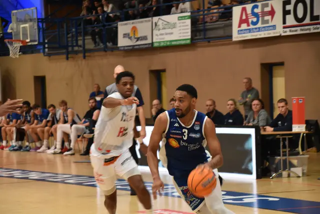 Ezekiel Montgomery leitete mit zwei Dreiern die Trendwende im Match zugunsten der Gunners ein. | Foto: Michael Strini