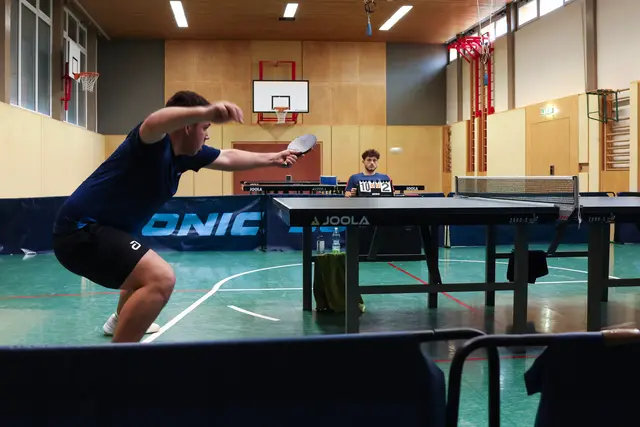 Lukas Gebert-Germ kurz vor dem Gewinn des ersten Satzes. | Foto: Union Horn - Sektion Tischtennis