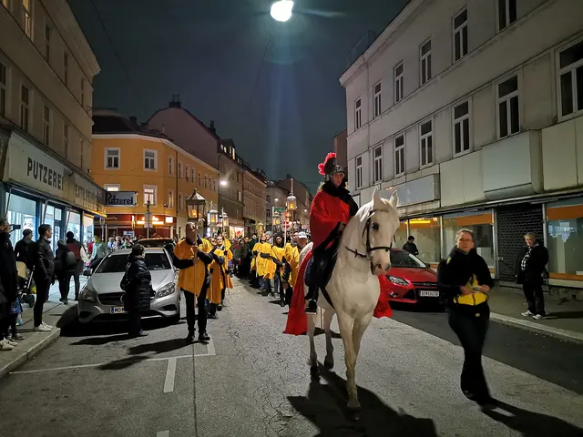 Gewohnheitsmäßig wird der Laternenumzug auch von einem St. Martin zu Pferde begleitet. (Archiv) | Foto: Eva Bertalan