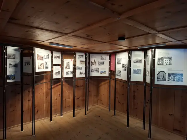 Eine umfangreiche Ausstellung gibt es am Schrofenhof zu sehen. | Foto: Huter