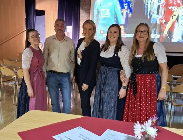 Im Kubinsaal waren ebenfalls zahlreiche Schärdinger via Public Viewing live dabei. | Foto: Stadtgemeinde Schärding