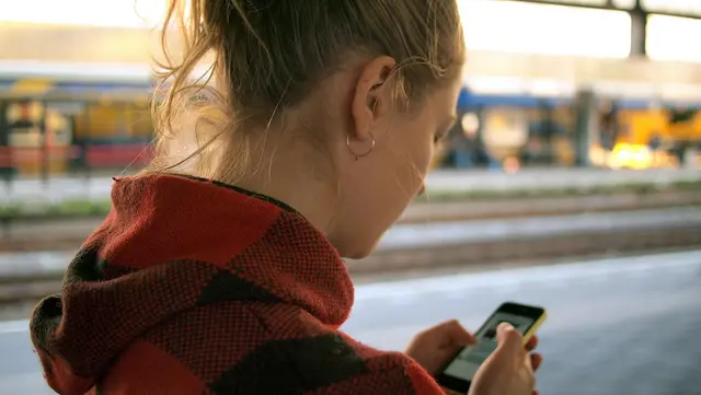 Rund 5,5 Stunden täglich nutzen Jugendliche in der Steiermark in der Freizeit digitale Geräte – ein Drittel zeigt Anzeichen einer Suchtgefährdung. In der Steiermark versucht man dieser Entwicklung mit einem Aktionsplan entgegenzuwirken. | Foto: Unsplash