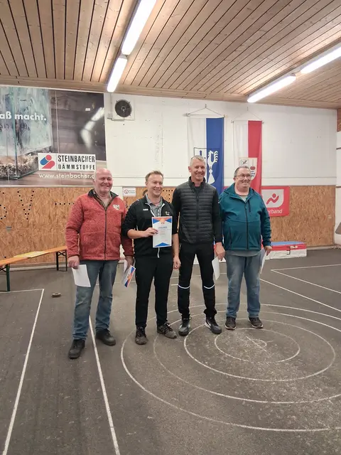 Rang 6 Herren Christian Ortner und Hubert Auberger ESC Jochberg mit den Offiziellen l Anton Oberleitner und Andi Aberger | Foto: Brigitte Müller, Michael Novak, Anton Inwinkl