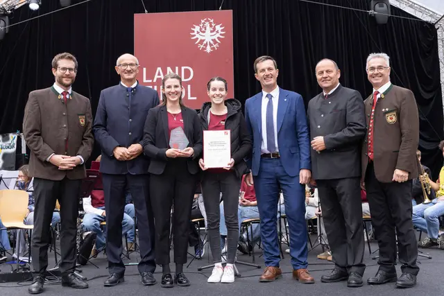 Der Tiroler Blasmusikpreis ging an das Jugendblasorchester der Bundesmusikkapelle Eben am Achensee.
 | Foto: © Land Tirol/Die Fotografen