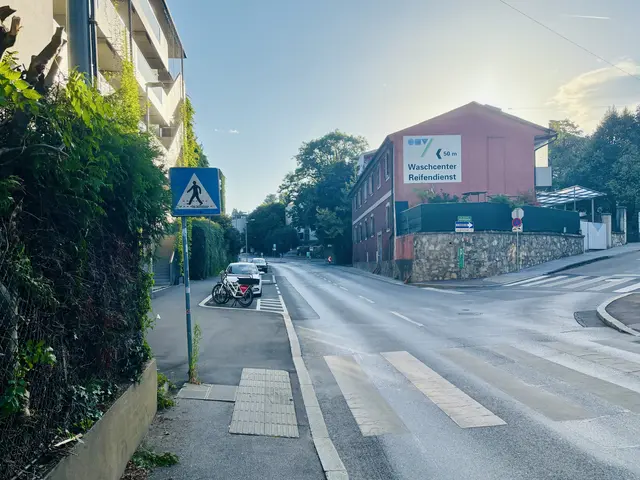 Entlang der Heinrichstraße befinden sich einige knifflige Übergänge.  | Foto: MeinBezirk/Andreas Strick