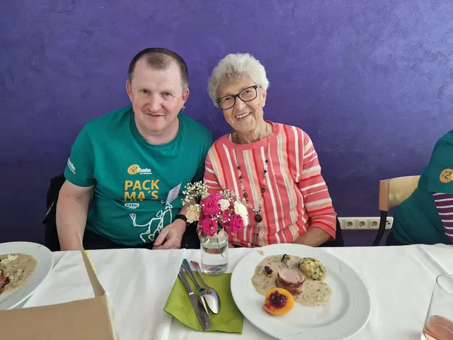 Für die Bewohnerinnen und Bewohner des Caritas-Pflegewohnhauses wurde ein mehrgängiges Menü geplant, vorbereitet und serviert. | Foto: LNW St. Peter am Ottersbach