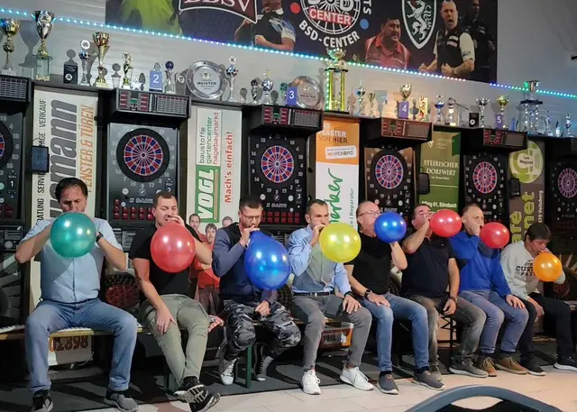 Lustige Spiele und alle machten bei der ersten Voglmania im Blue Sky Dart Center mit. | Foto: Baumarkt Vogl