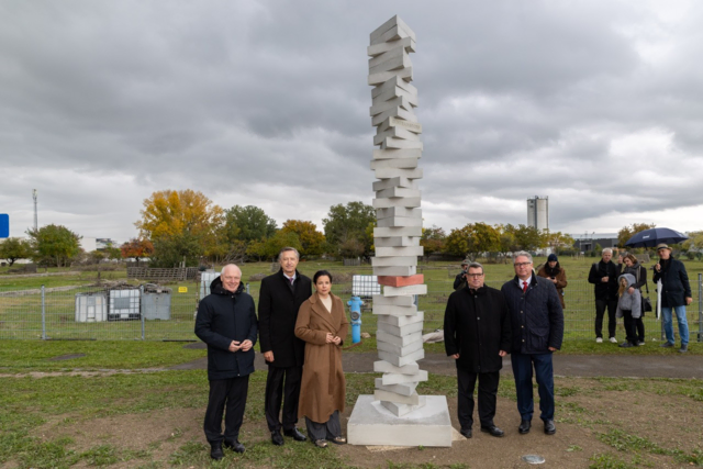 v.l.n.r.: Helmut Miernicki, GF der nö. Wirtschaftsagentur ecoplus, Sektionschef Mathias Vogl, in Vertretung von Innenminister Gerhard Karner und in seiner Funktion als Vorsitzender des Kuratoriums der KZ-Gedenkstätte Mauthausen, Barbara Glück, Direktorin der KZ-Gedenkstätte Mauthausen / Mauthausen Memorial, Jürgen Gangoly, Vorsitzender, KZ-Gedenkverein Guntramsdorf / Wiener Neudorf; Vorstandsmitglied Mauthausen Komitee Österreich (MKÖ),     Bürgermeister, Robert Weber. | Foto: Charly Steiner