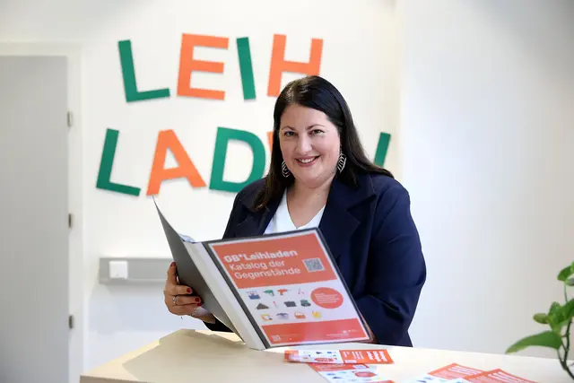 "Die Leihläden der Gebietsbetreuung Stadterneuerung unterstützen die Smart Klima City Strategie und machen ressourcenschonendes Handeln im Alltag leicht umsetzbar", so Vizebürgermeisterin Kathrin Gaál (SPÖ). | Foto: Stadt Wien/Martin VOTAVA