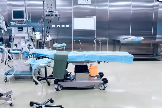 Die Ärzte im Klinikum Rohrbach kämpften um das Leben der Frau. Nach rund zwei Stunden verstarb diese allerdings. | Foto: Sybmolbild: smarterpix/sudok1