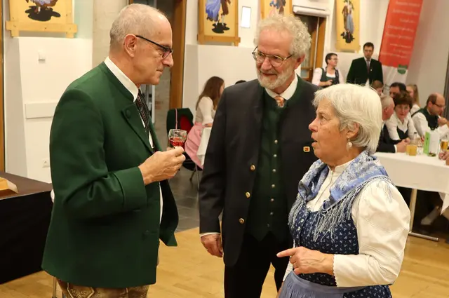 Obmann Peter Nöhrer im Gespräch mit Andreas und Ursula Gerhold (v.l.) | Foto: Gerhard Langmann