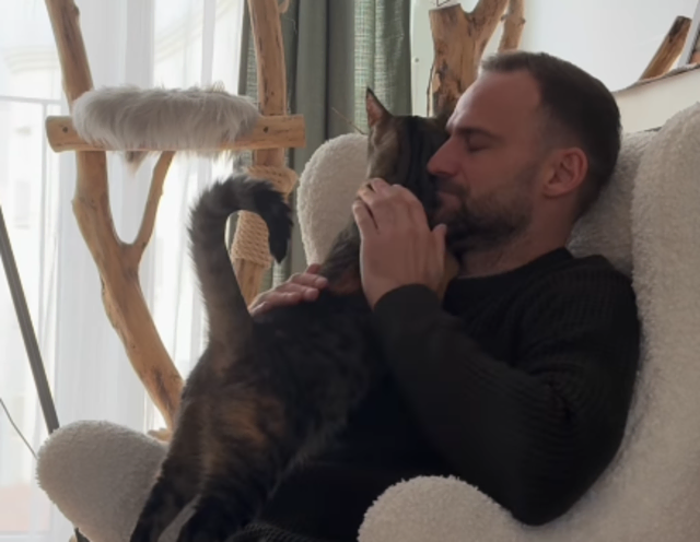 Hintersteiner sorgt mit seinen beiden Katzen Lotti und Lori für zahlreiche Kuschelmomente. Aber auch ganz schön Kurioses ist dabei. | Foto: Screenshot Instagram lilly_lotti_cats